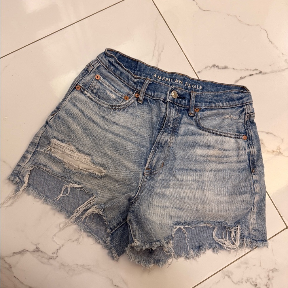 American Eagle Outfitters Light Blue Distressed Jean Shorts Size 6